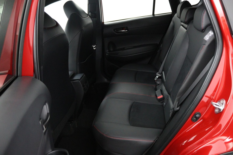 Toyota Corolla Cross - Hybrid 180 GR Sport 17