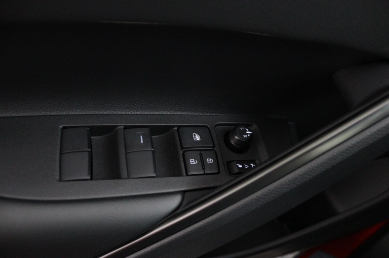 Toyota Corolla Cross - Hybrid 180 GR Sport 27