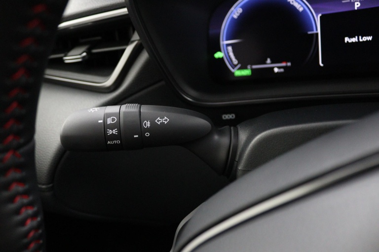 Toyota Corolla Cross - Hybrid 180 GR Sport 29