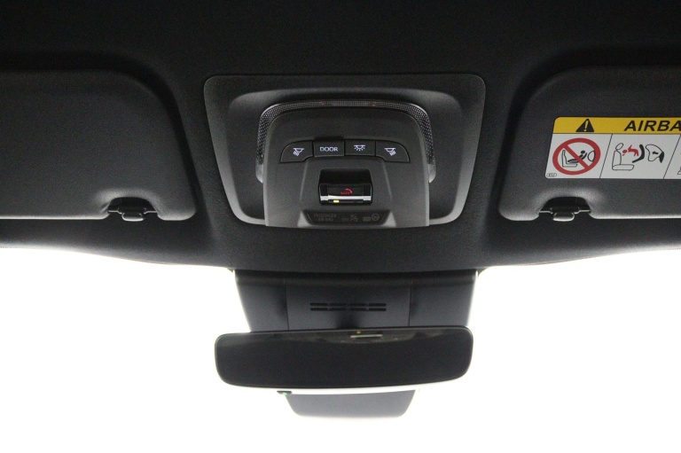 Toyota Corolla Cross - Hybrid 180 GR Sport 31