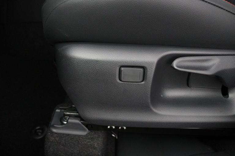 Toyota Corolla Cross - Hybrid 180 GR Sport 37