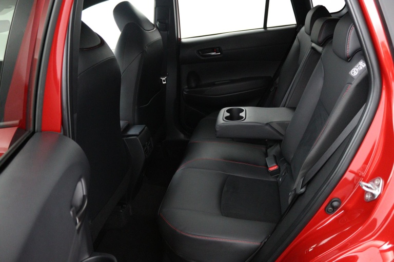 Toyota Corolla Cross - Hybrid 180 GR Sport 38