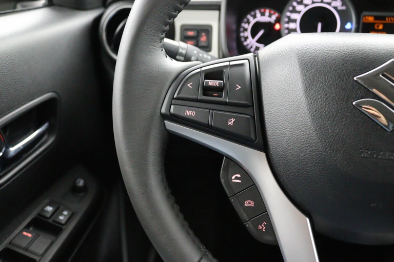 Suzuki Ignis - 1.2 Smart Hybrid Style 18