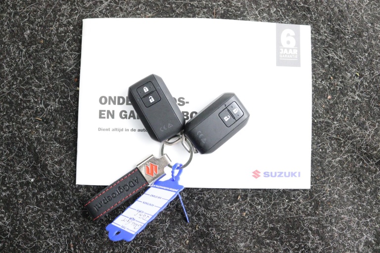 Suzuki Ignis - 1.2 Smart Hybrid Style 26