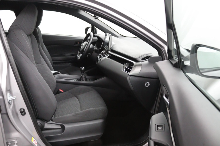 Toyota C-HR - 1.2 Dynamic 10