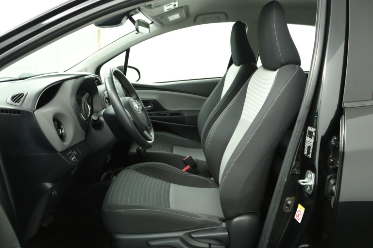 Toyota Yaris - 1.5 Hybrid Active 17