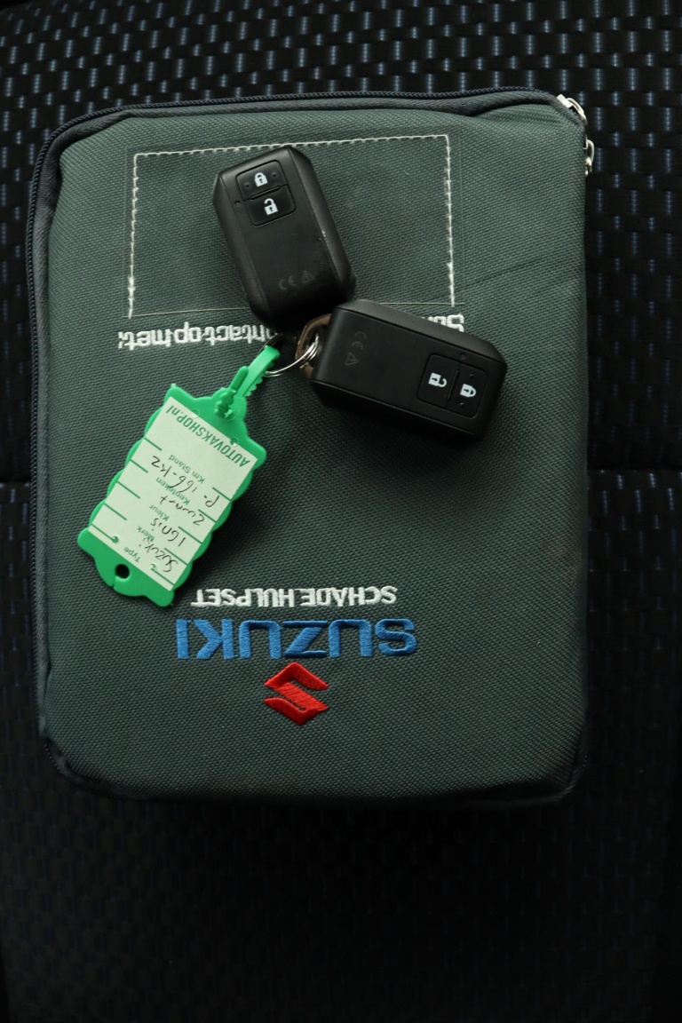 Suzuki Ignis - 1.2 Smart Hybrid Style 11