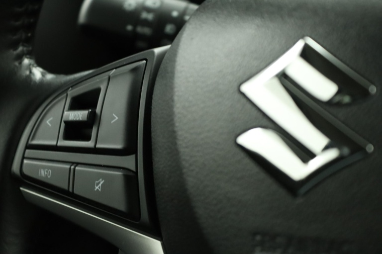 Suzuki Ignis - 1.2 Smart Hybrid Style 19