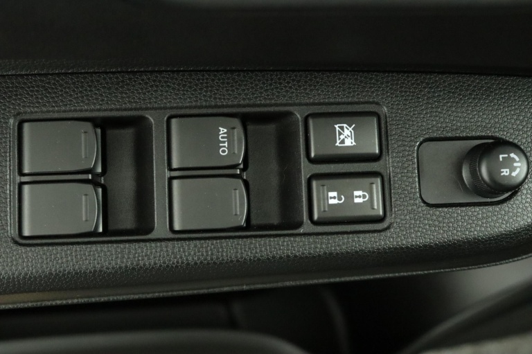 Suzuki Ignis - 1.2 Smart Hybrid Style 28