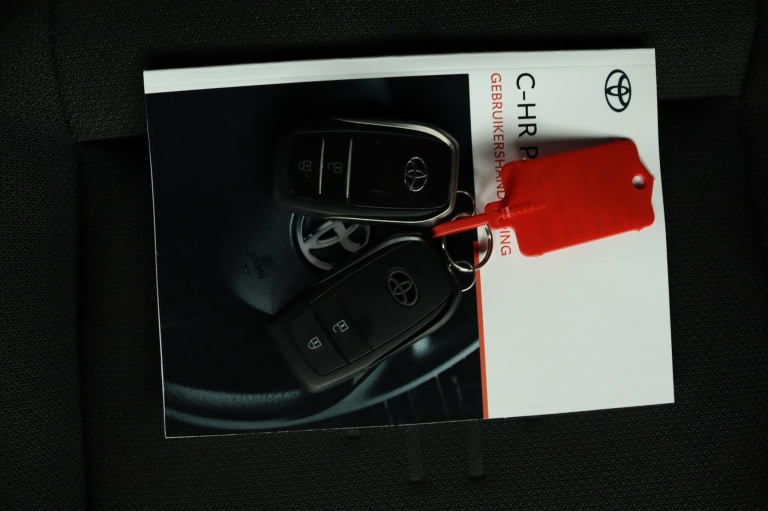 Toyota C-HR - 2.0 Plug-in Hybrid 220 Dynamic 11