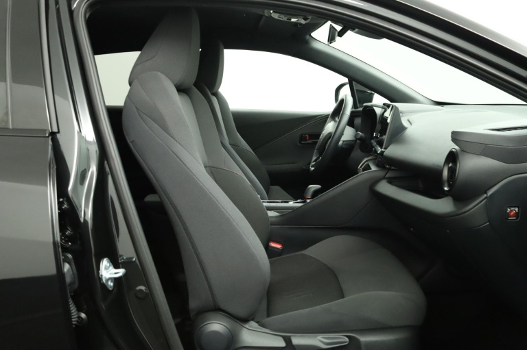 Toyota C-HR - 2.0 Plug-in Hybrid 220 Dynamic 22