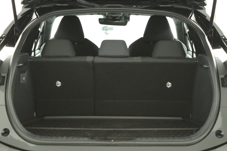 Toyota C-HR - 2.0 Plug-in Hybrid 220 Dynamic 24