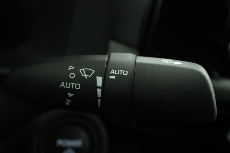 Toyota C-HR - 2.0 Plug-in Hybrid 220 Dynamic 32