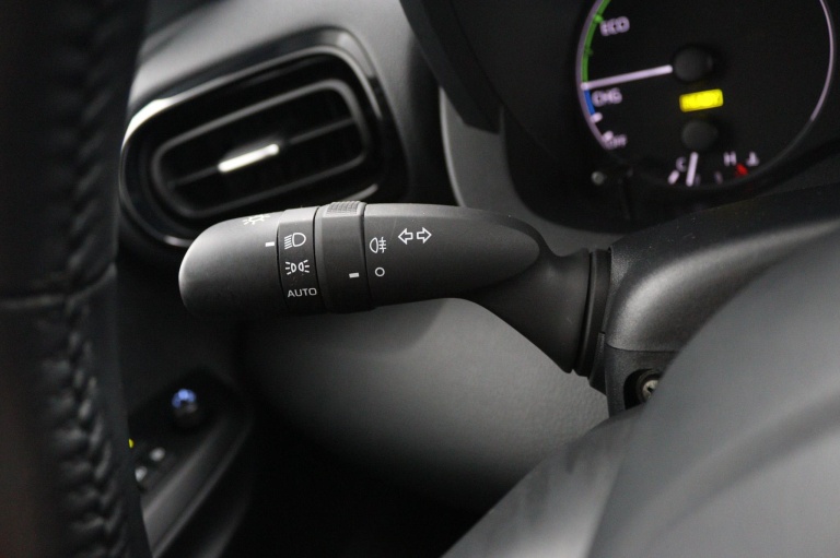 Toyota Yaris - 1.5 Hybrid 30