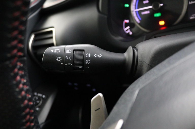 Lexus NX - 300h AWD F Sport Line 31