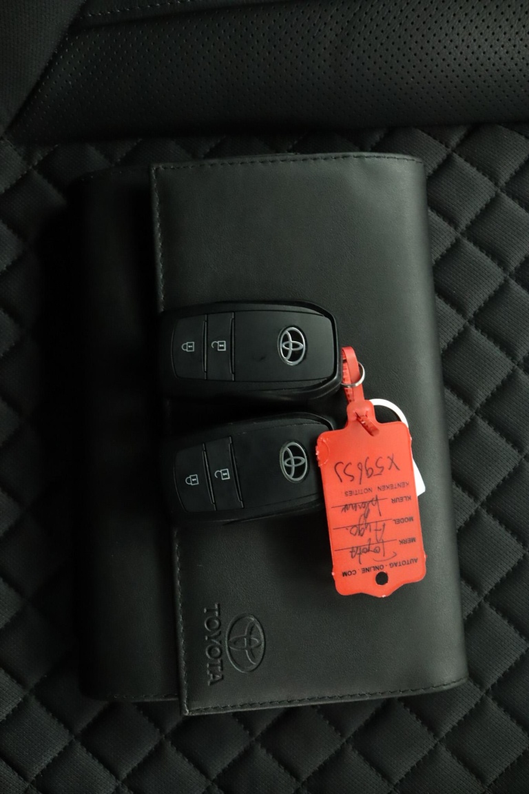 Toyota Aygo X - 1.0 VVT-i S-CVT Premium 11