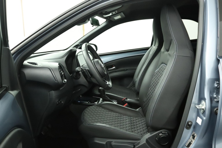 Toyota Aygo X - 1.0 VVT-i S-CVT Premium 17