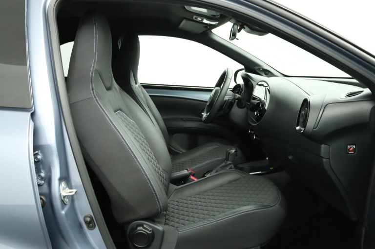 Toyota Aygo X - 1.0 VVT-i S-CVT Premium 22