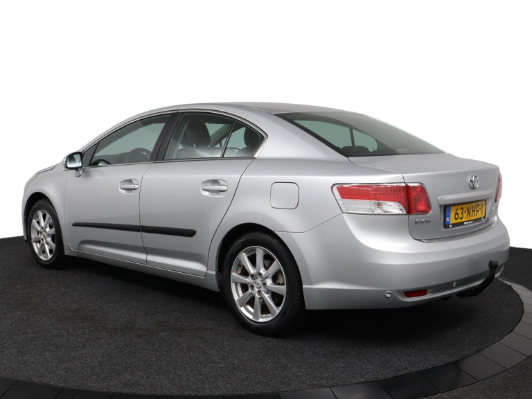 Toyota Avensis - 2.0 VVTi Executive Business 12