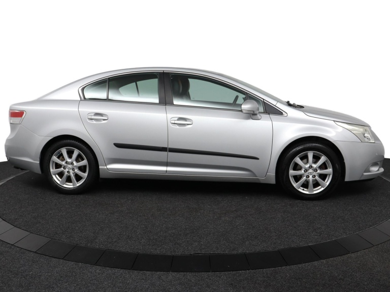 Toyota Avensis - 2.0 VVTi Executive Business 13