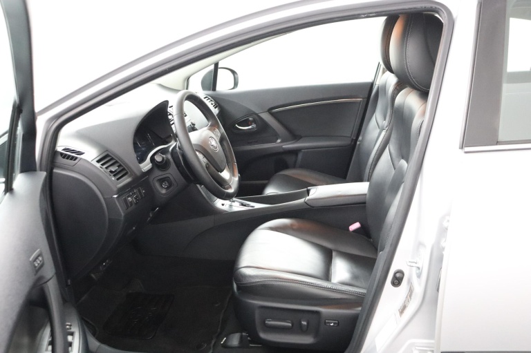 Toyota Avensis - 2.0 VVTi Executive Business 17