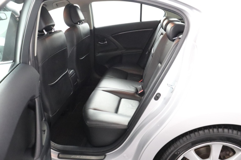 Toyota Avensis - 2.0 VVTi Executive Business 18