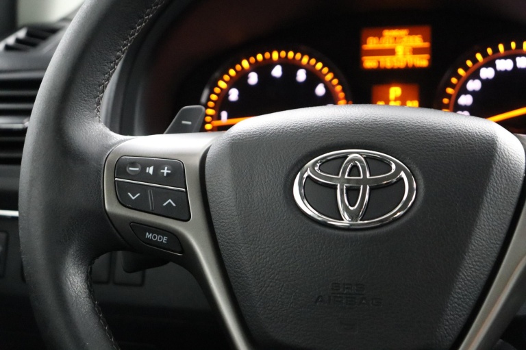 Toyota Avensis - 2.0 VVTi Executive Business 19