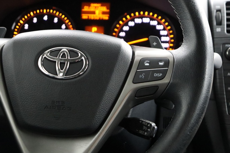 Toyota Avensis - 2.0 VVTi Executive Business 21