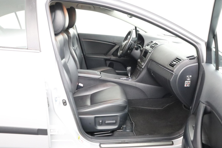 Toyota Avensis - 2.0 VVTi Executive Business 22