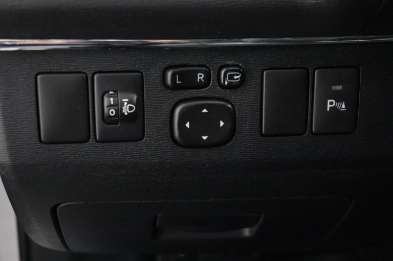 Toyota Avensis - 2.0 VVTi Executive Business 32