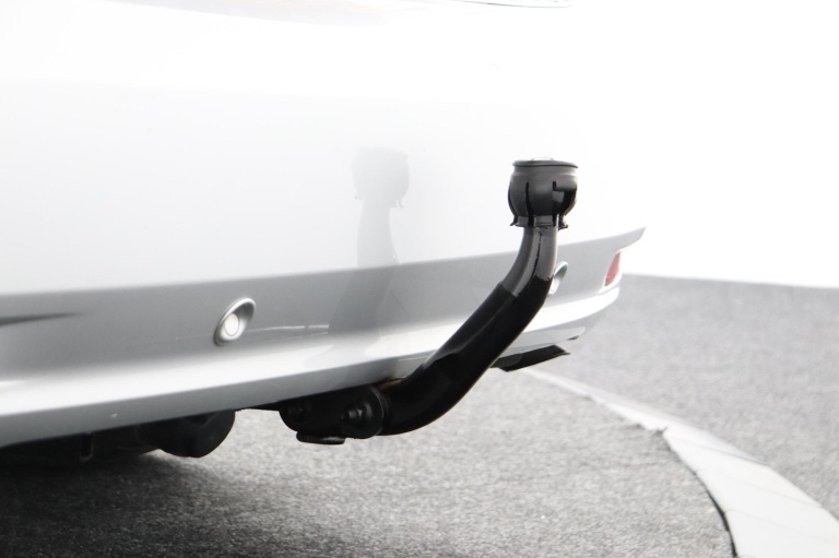 Toyota Avensis - 2.0 VVTi Executive Business 35