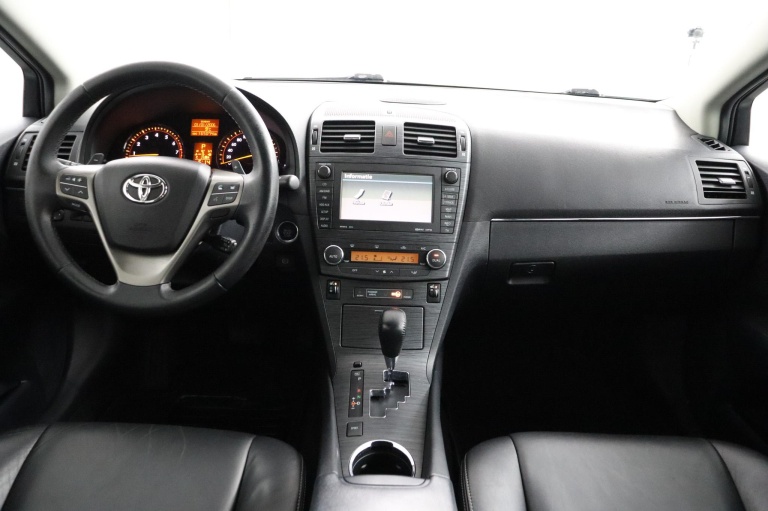 Toyota Avensis - 2.0 VVTi Executive Business 4