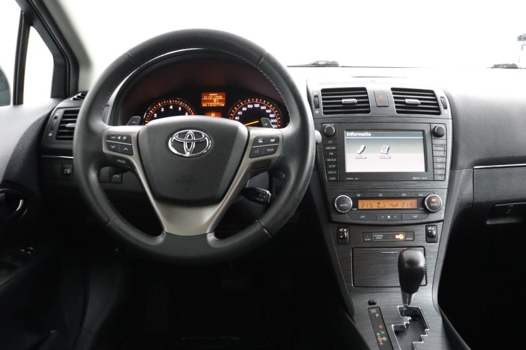 Toyota Avensis - 2.0 VVTi Executive Business 44