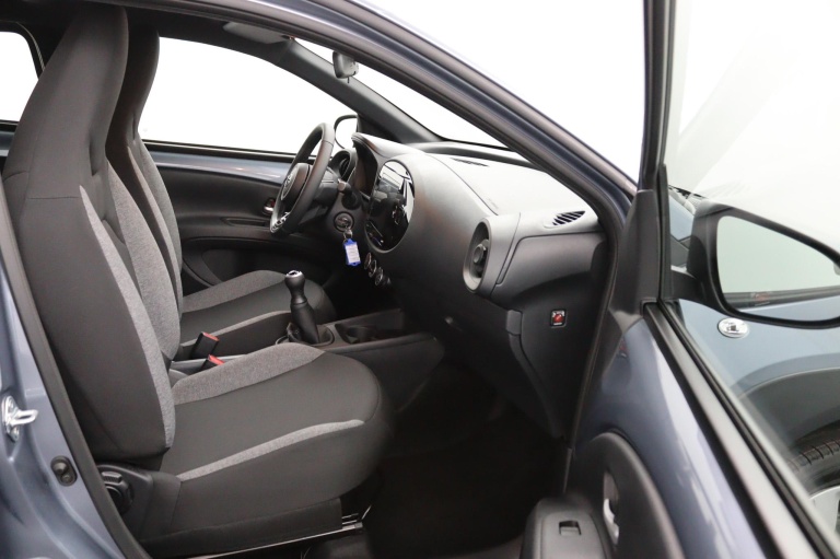 Toyota Aygo X - 1.0 VVT-i MT Play 10