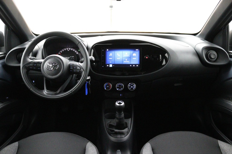 Toyota Aygo X - 1.0 VVT-i MT Play 12