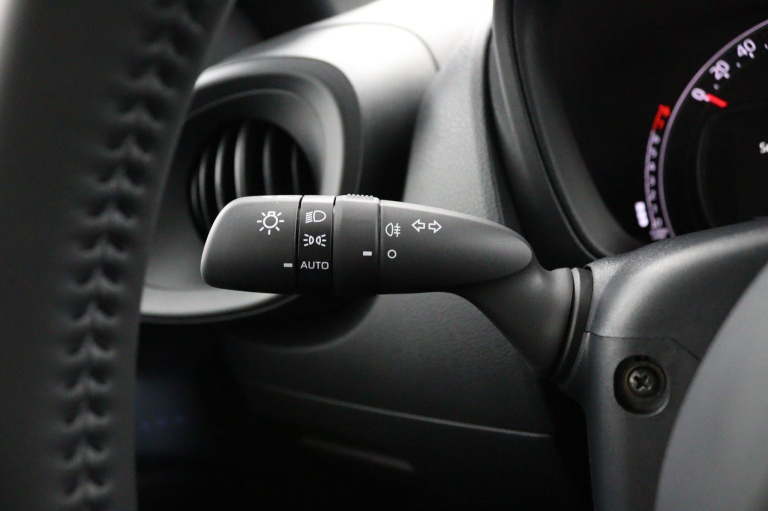 Toyota Aygo X - 1.0 VVT-i MT Play 19