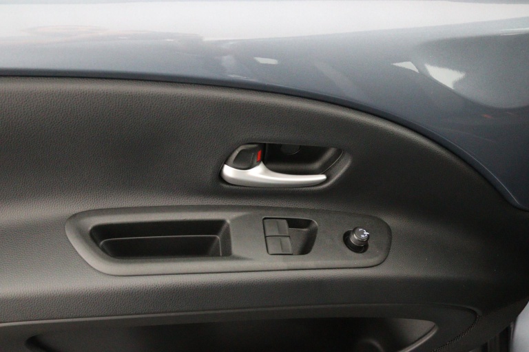 Toyota Aygo X - 1.0 VVT-i MT Play 28