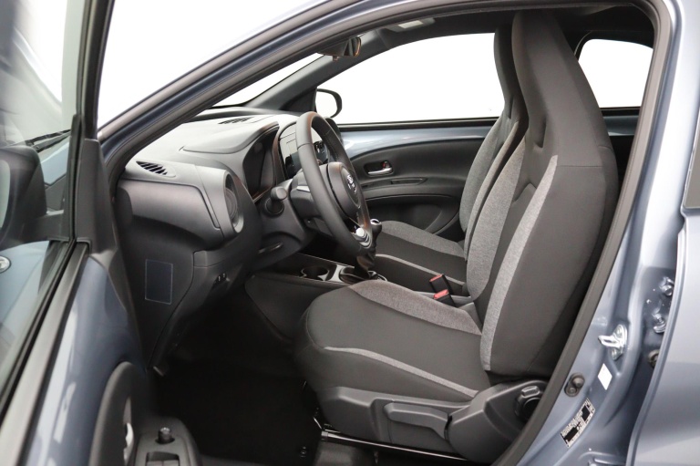 Toyota Aygo X - 1.0 VVT-i MT Play 9