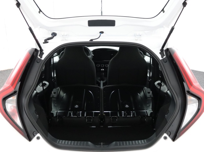 Toyota Aygo X - 1.0 VVT-i MT Play