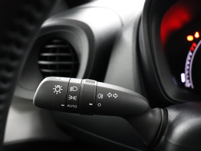 Toyota Aygo X - 1.0 VVT-i MT Play