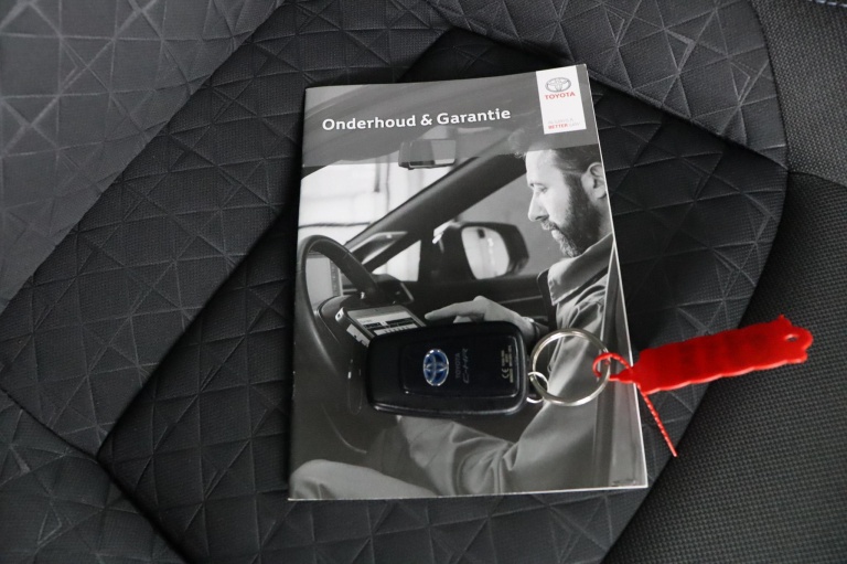 Toyota C-HR - 1.8 Hybrid Dynamic 11