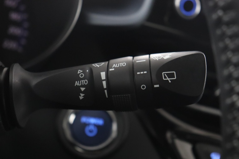 Toyota C-HR - 1.8 Hybrid Dynamic 32