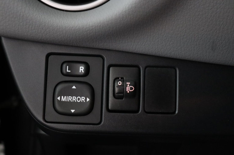 Toyota Yaris - 1.3 VVT-i Aspiration 29