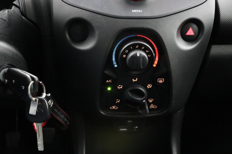 Toyota Aygo - 1.0 VVT-i x-fun 14