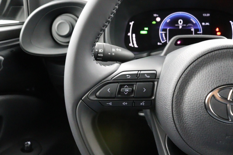 Toyota Aygo X - Hybrid 115 play 17