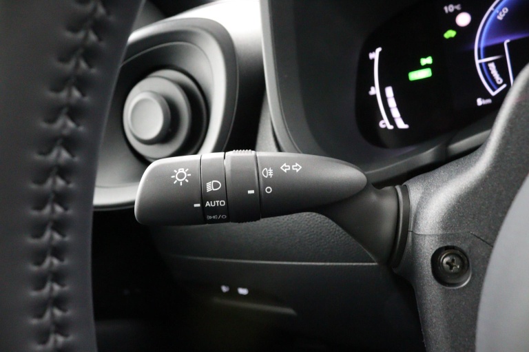 Toyota Aygo X - Hybrid 115 play 19