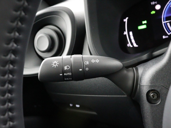 Toyota Aygo X - Hybrid 115 play