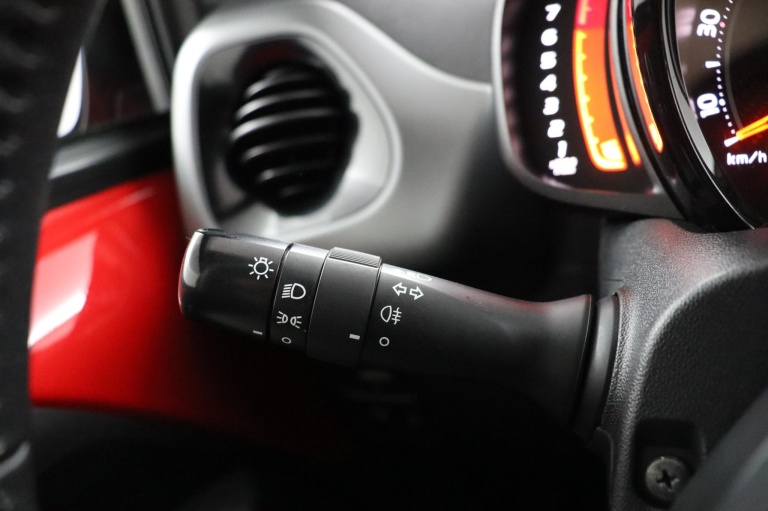 Toyota Aygo - 1.0 VVT-i x-play 29