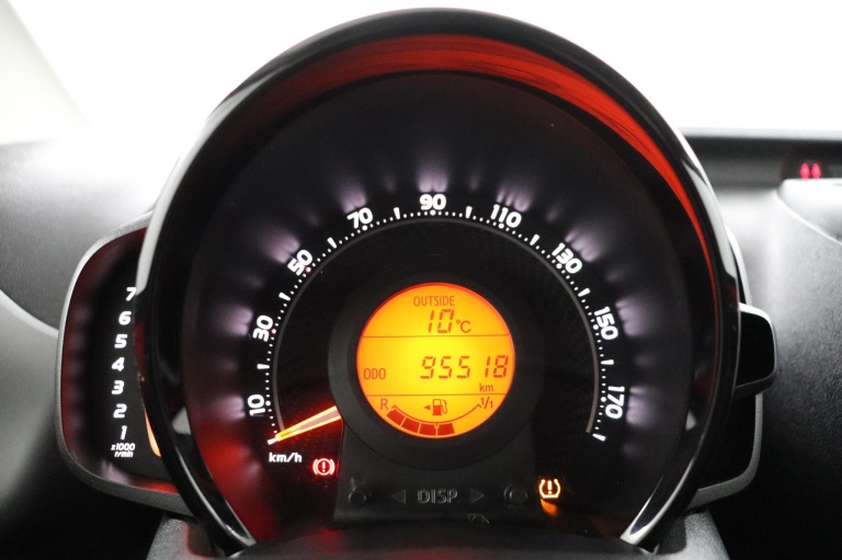 Toyota Aygo - 1.0 VVT-i x-play 6