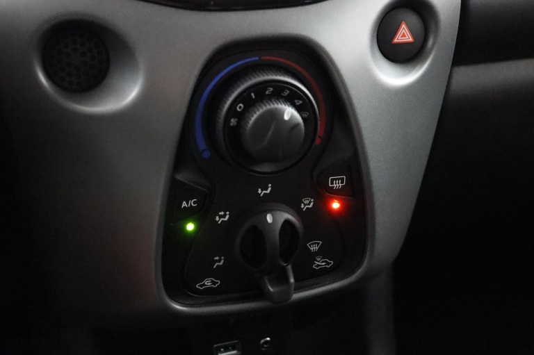 Toyota Aygo - 1.0 VVT-i x-play 7